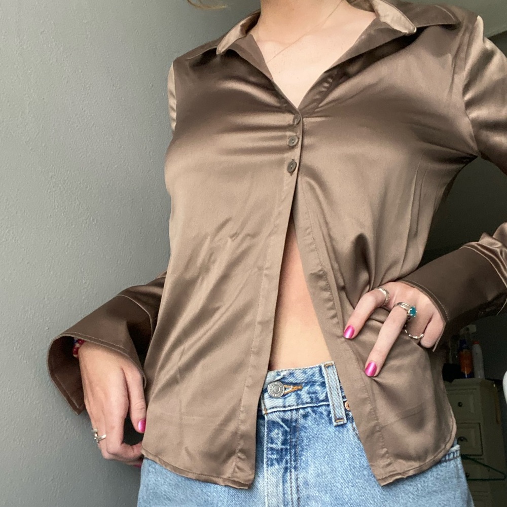 SATIN BUTTON UP// SLIGHT BELL SLEEVE